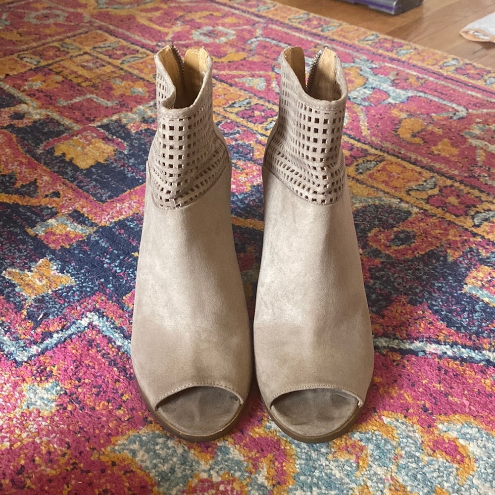 Report Heels